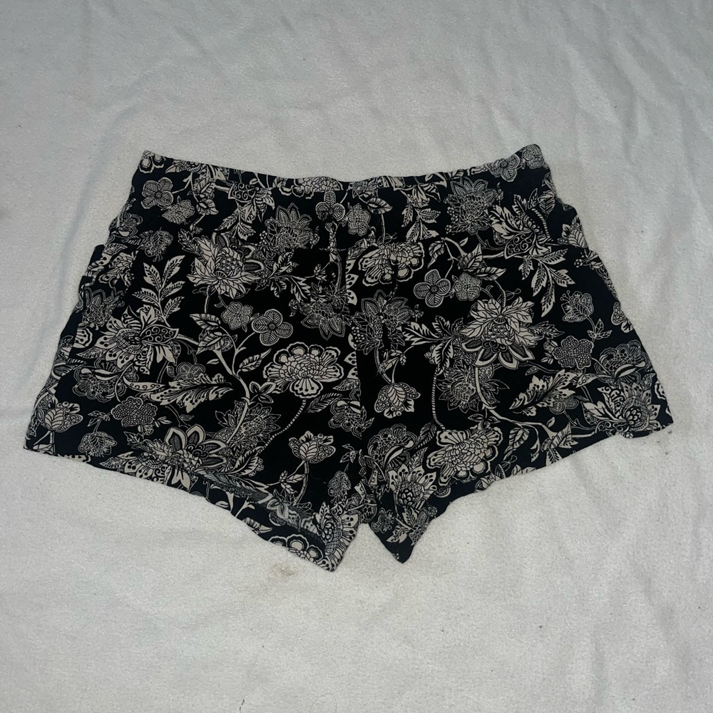Flowy floral short shorts